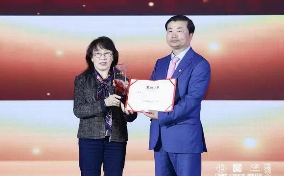 廣藥集團黨委書記、董事長李楚源榮獲“2022中國醫藥經濟年度人物”