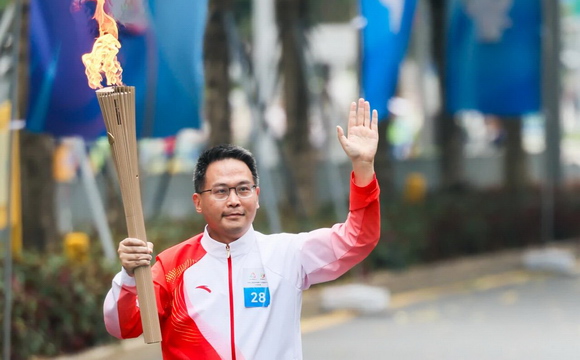 十五運(yùn)會(huì)火炬?zhèn)鬟f，廣藥集團(tuán)以健康活力點(diǎn)燃灣區(qū)激情