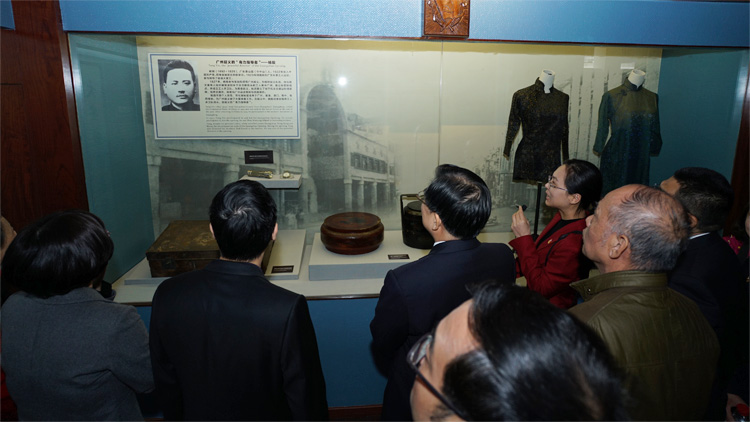 展览以杨殷生平经历事件为主线.